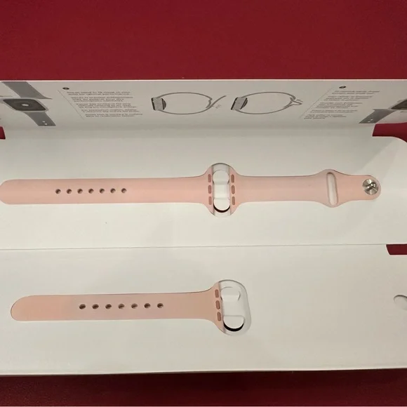 Series 5 Apple Watch - Rose Gold + 3 bands - Picture 8 of 13
